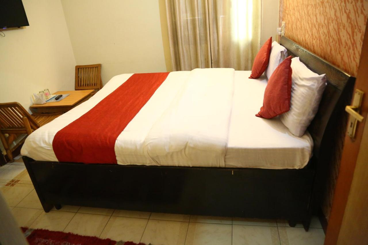 Hotel Diamond Palace Chandīgarh 外观 照片