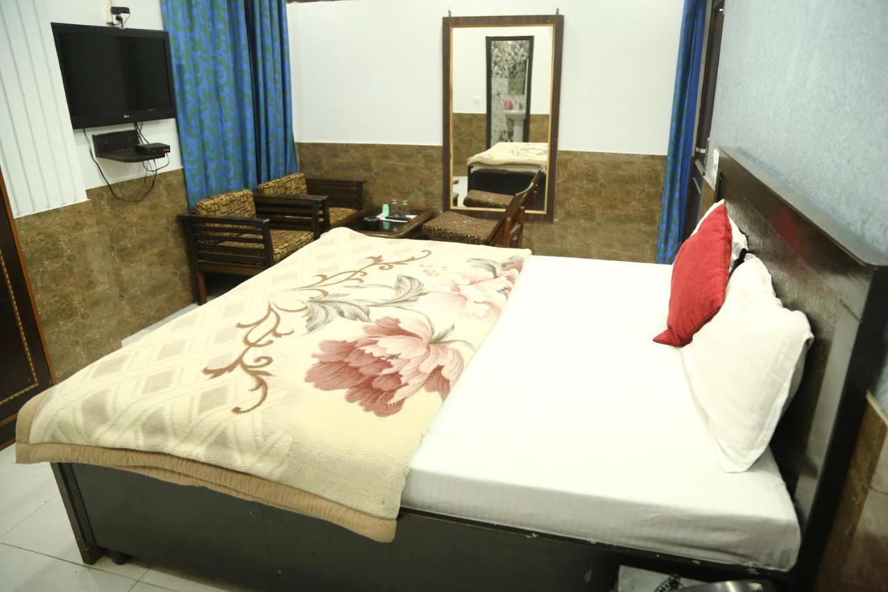 Hotel Diamond Palace Chandīgarh 外观 照片