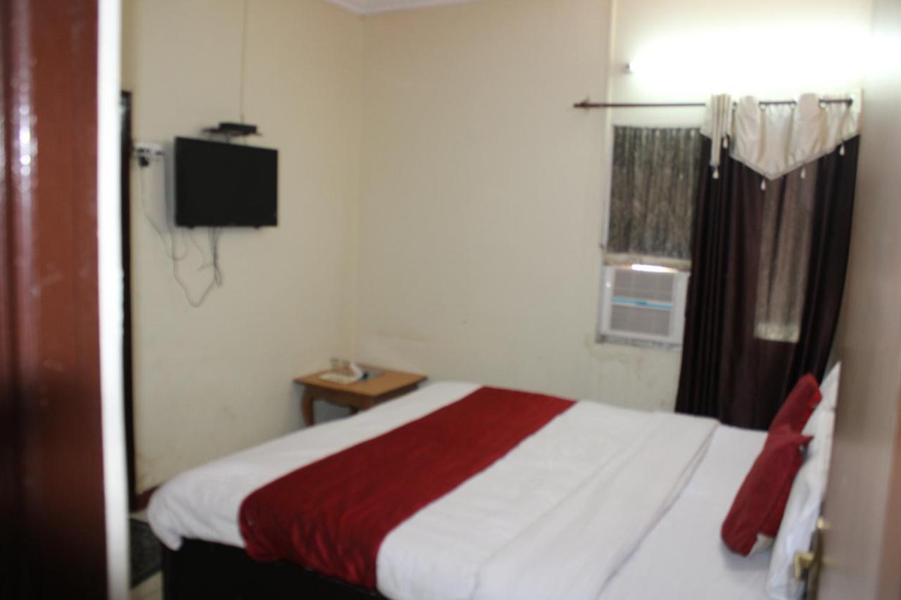 Hotel Diamond Palace Chandīgarh 外观 照片