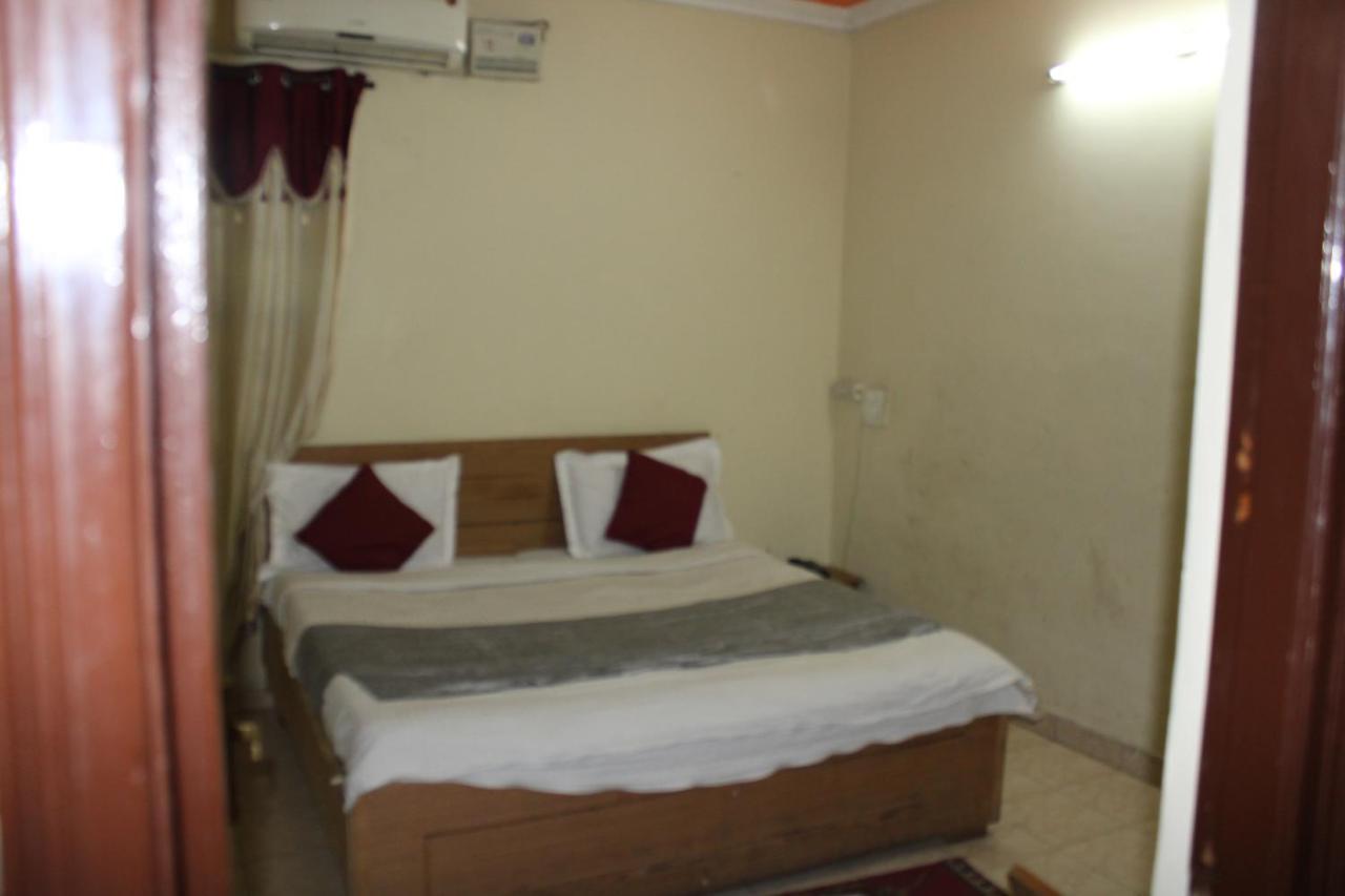 Hotel Diamond Palace Chandīgarh 外观 照片