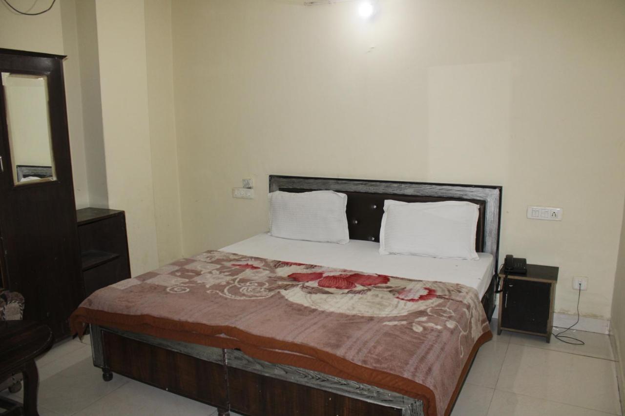 Hotel Diamond Palace Chandīgarh 外观 照片
